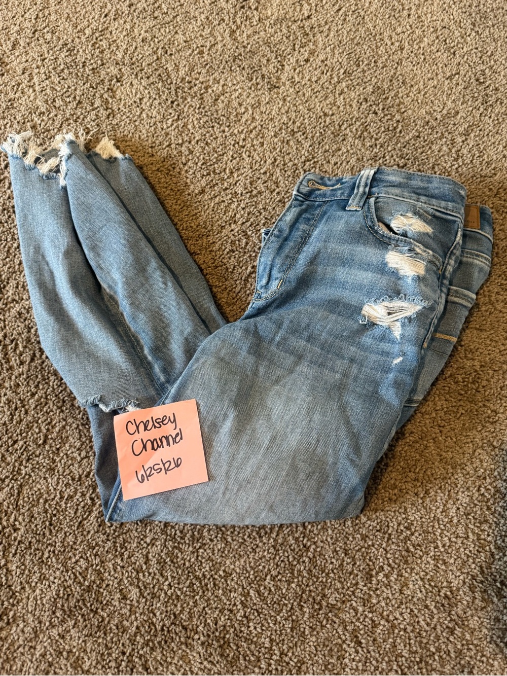 American Eagle Blue Distressed Women's Jeans - Classic Denim